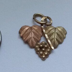 Vintage 10k Black Hills Gold Tri-Color Grape Leaf Pendant